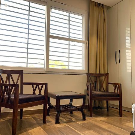Hotel Alpine Plaza Shāhpur 外观 照片