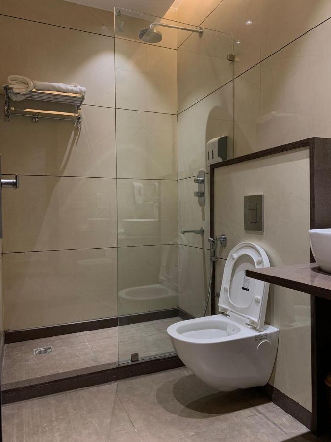 Hotel Alpine Plaza Shāhpur 外观 照片