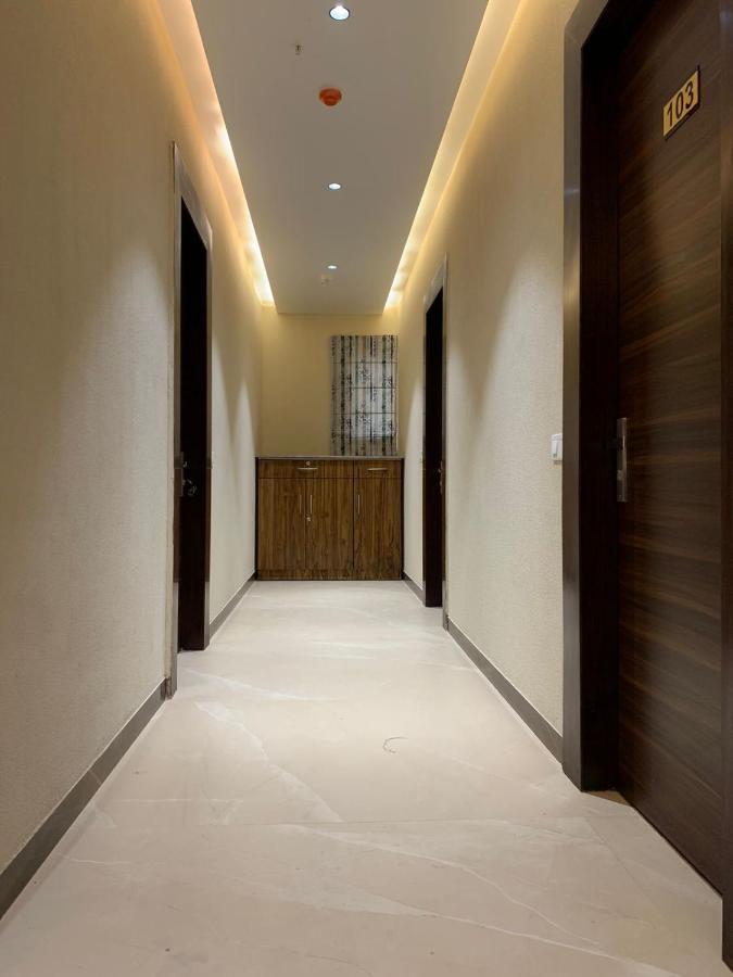 Hotel Alpine Plaza Shāhpur 外观 照片
